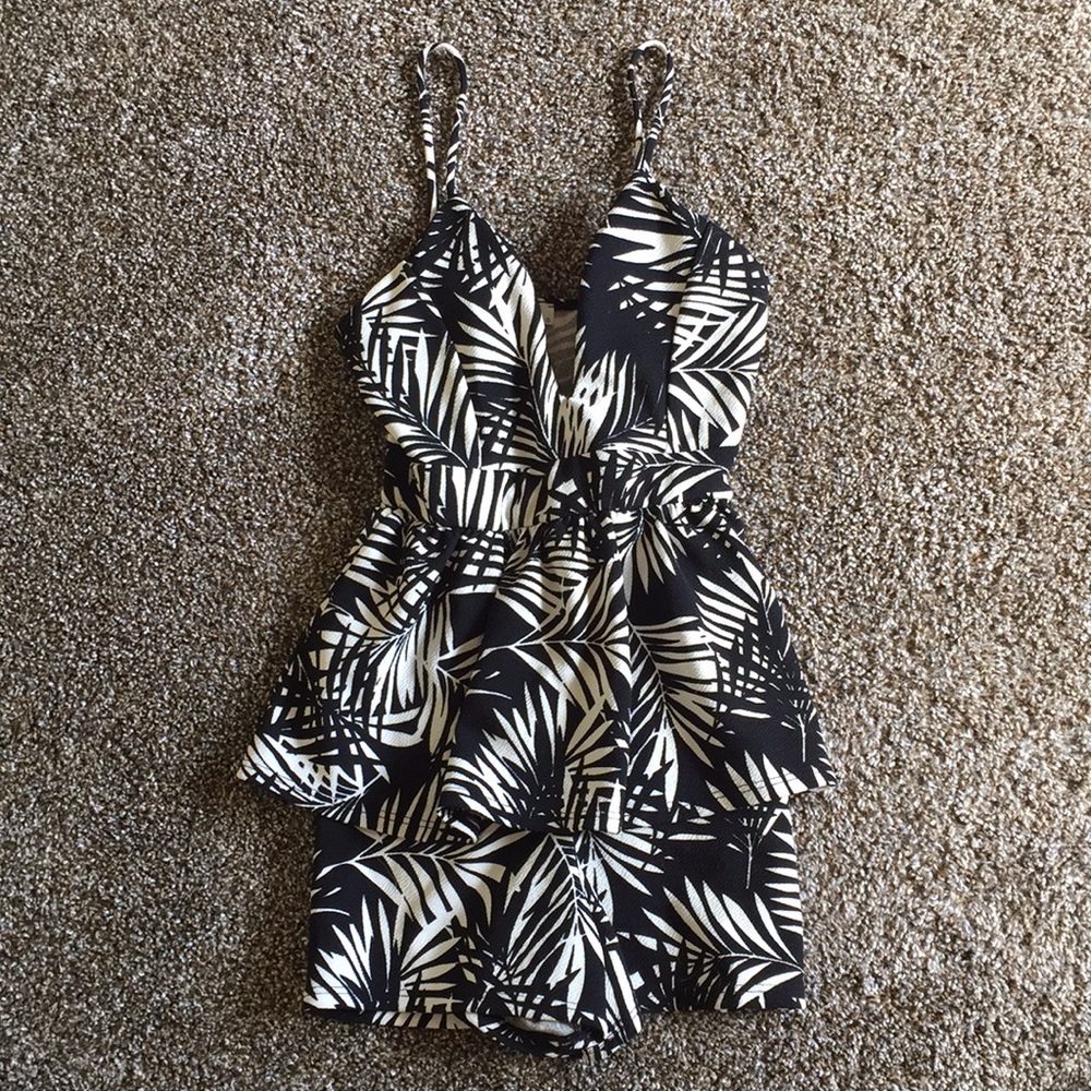 🖤 Romper, Black and White Leaves